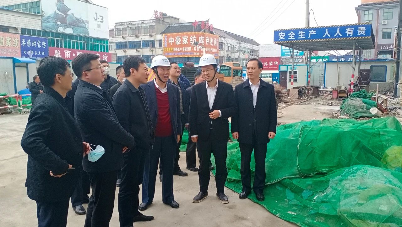 南通市家紡市場(chǎng)協(xié)同發(fā)展領(lǐng)導(dǎo)小組組長(zhǎng)、副市長(zhǎng)潘建華在園區(qū)視察